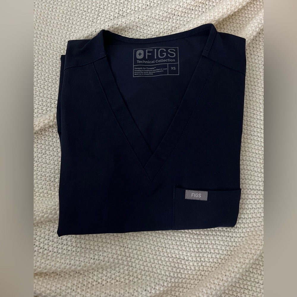 Figs Catarina One-Pocket Scrub Top - Navy -